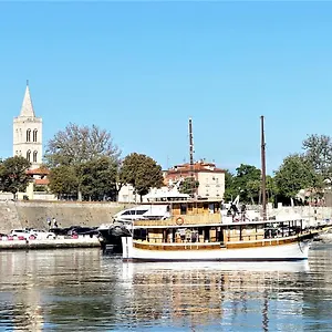3* Bateau-hôtel Rhythm Floating -